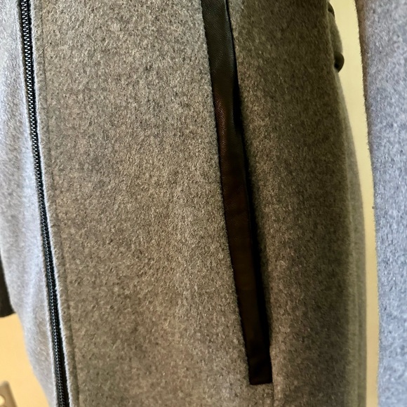 Winter coat by Soia&Kyo with convertible details. Size 4 - Picture 11 of 16